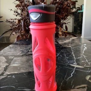 Zulu hott pink silicone sleeve water bottle 20 oz